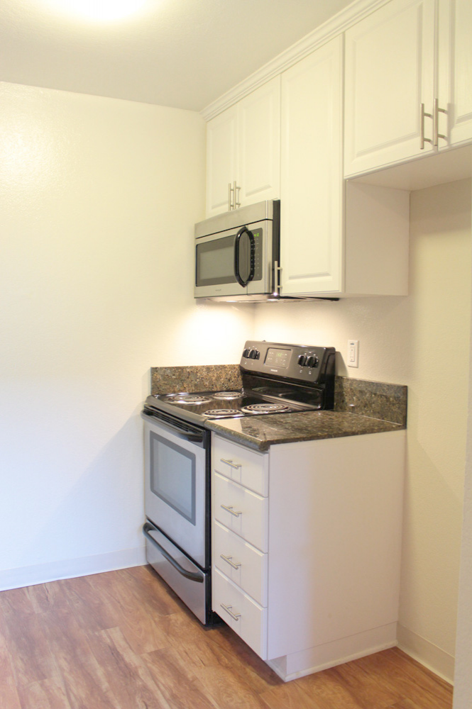 Thank you for viewing our Studio apartment 11 at Huntington Creek Apartments in the city of Huntington Beach.
